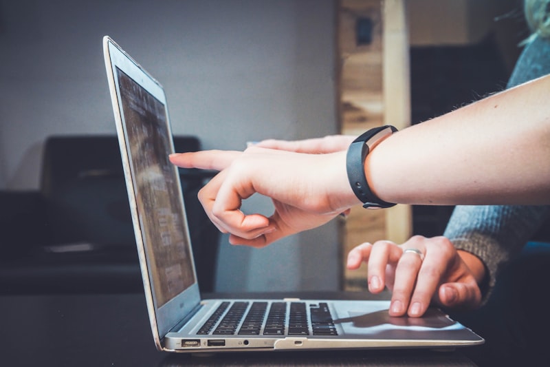 Écran montrant un cours vidéo professionnel en cours de lecture